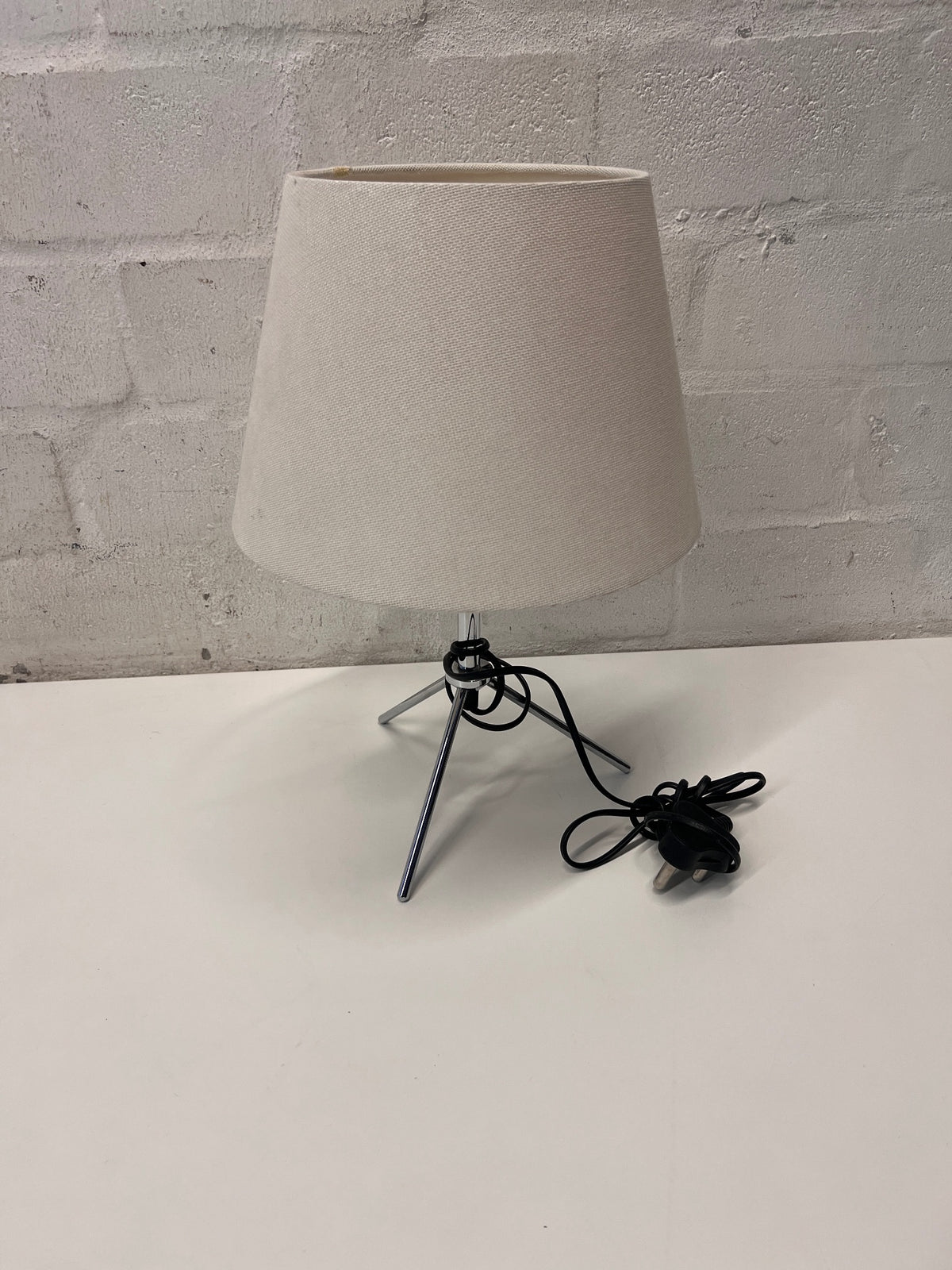 Modern Tripod Table Lamp with Cream Fabric Shade – main front view