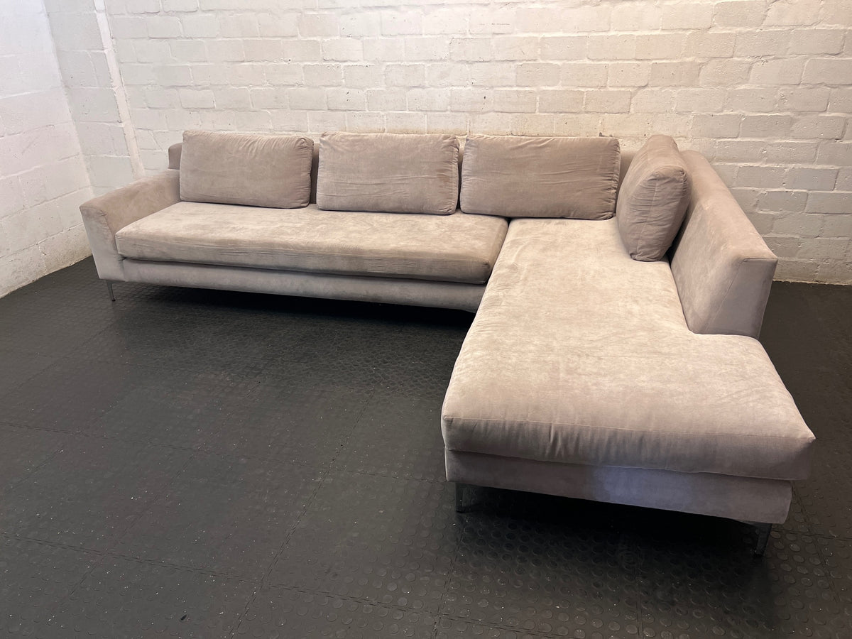 Grey L-Shape Corner Couch with Metallic Legs – main front view