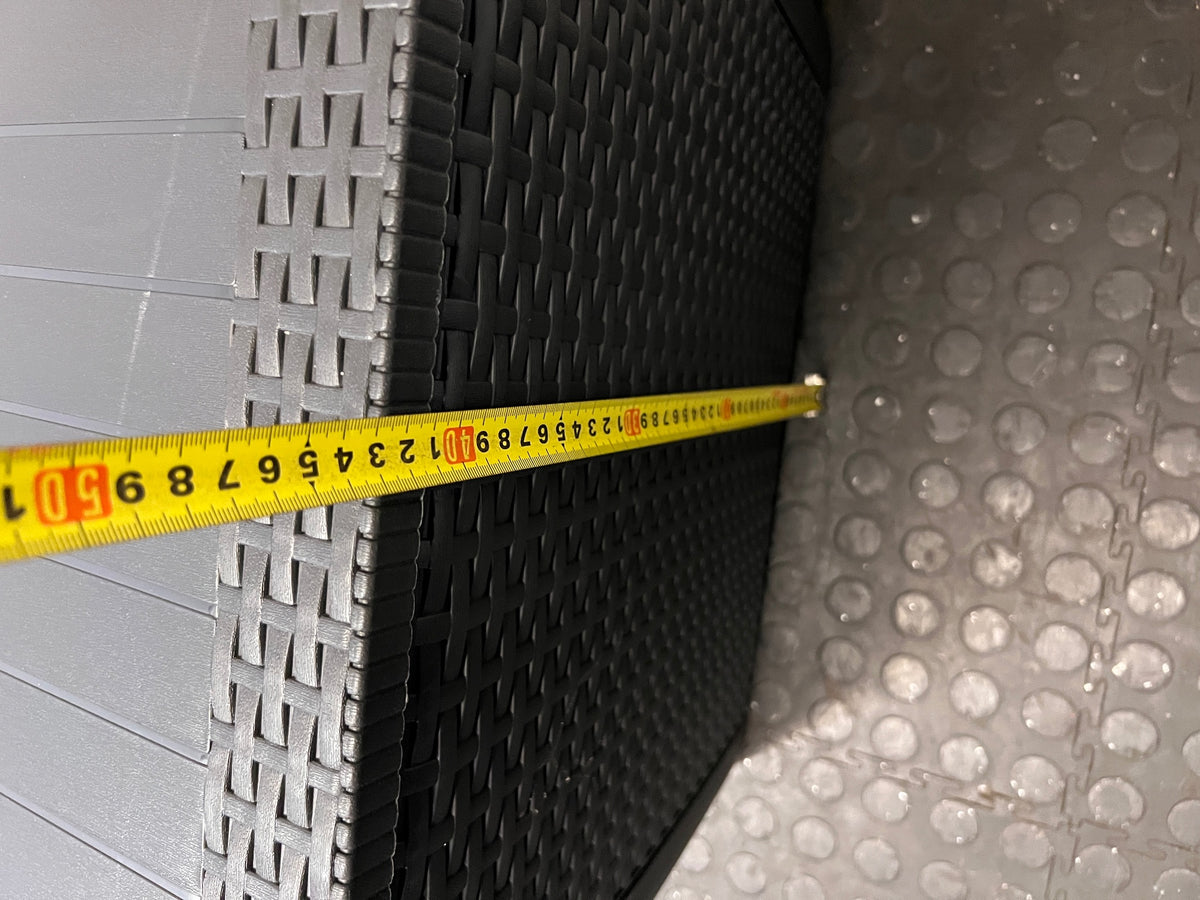 Square Wicker-Style Synthetic Outdoor Table – height measurement