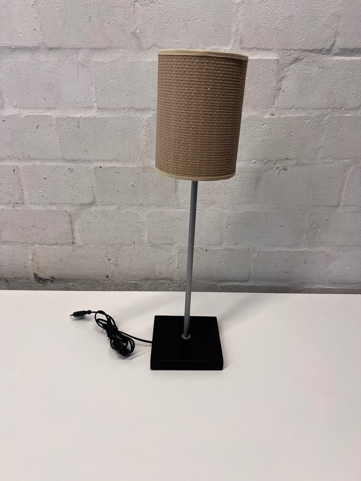 Modern Table Lamp with Woven Texture Shade – main front view