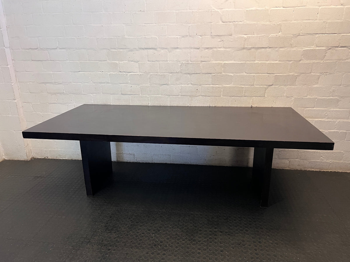 Large Dark Brown 8-Seater Dining Table – condition detail