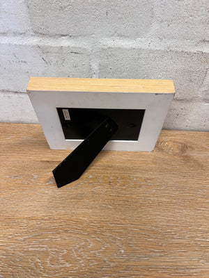White Rectangular Picture Frame with Wooden Inner Edge – condition detail