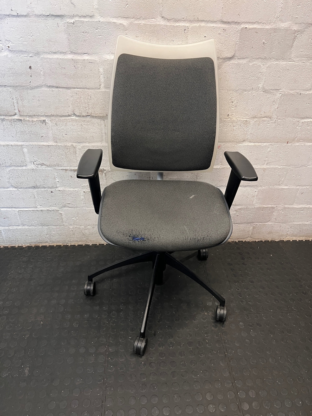 Grey and White Mid-Back Office Chair – main front view