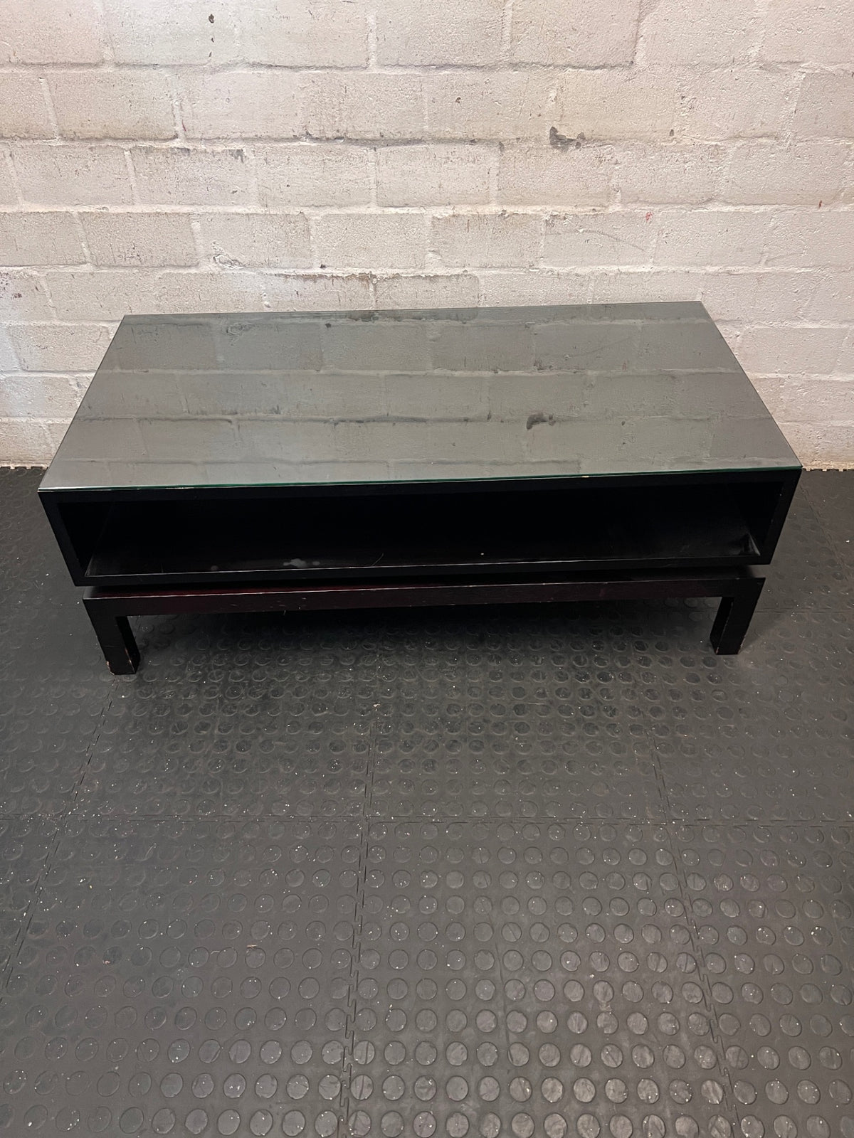 Dark Wood Coffee Table with Glass Top and Storage Shelf – condition detail
