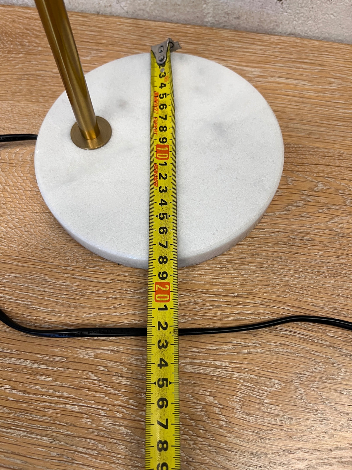 Minimalist Table Lamp with Marble-Effect Base – width measurement