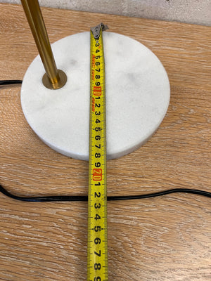 Minimalist Table Lamp with Marble-Effect Base – width measurement