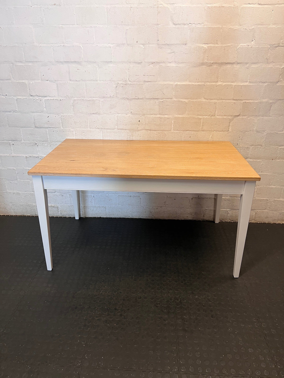 Oak Top Dining Table with White Frame – condition detail