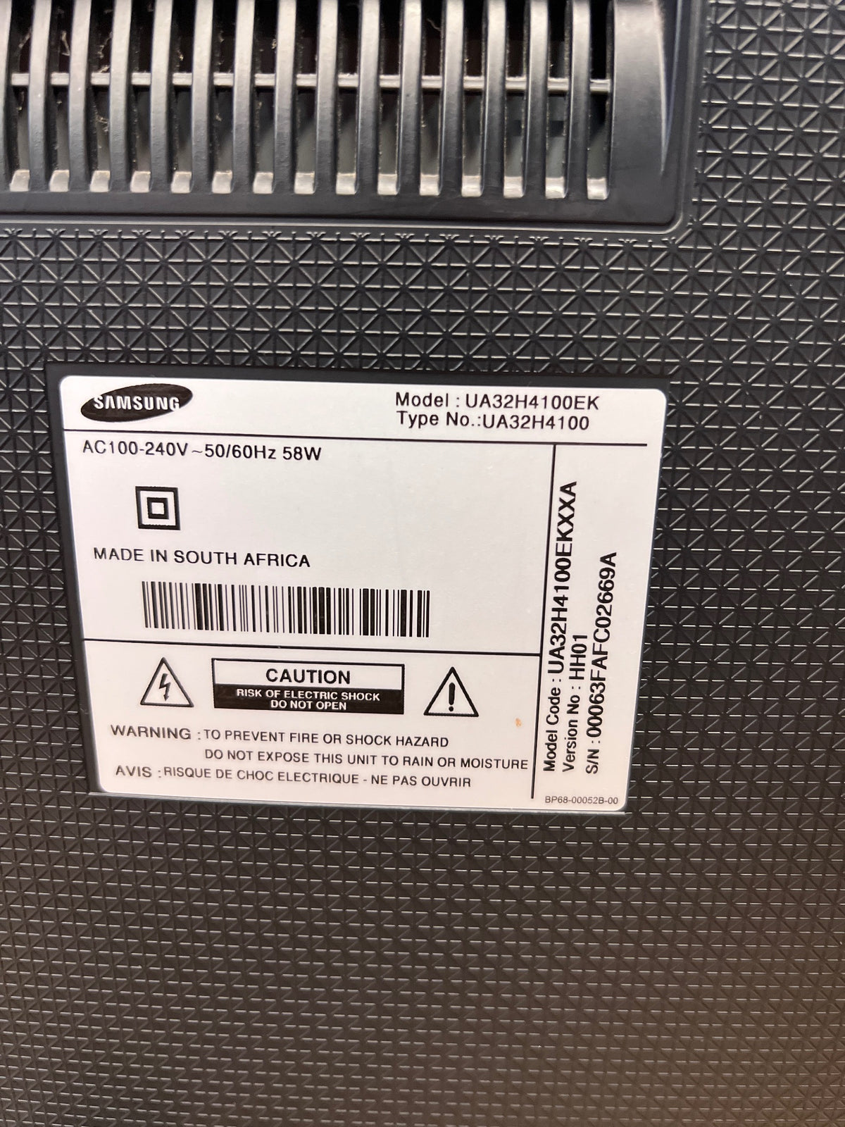 Samsung 32" LED TV with Remote Control – back view