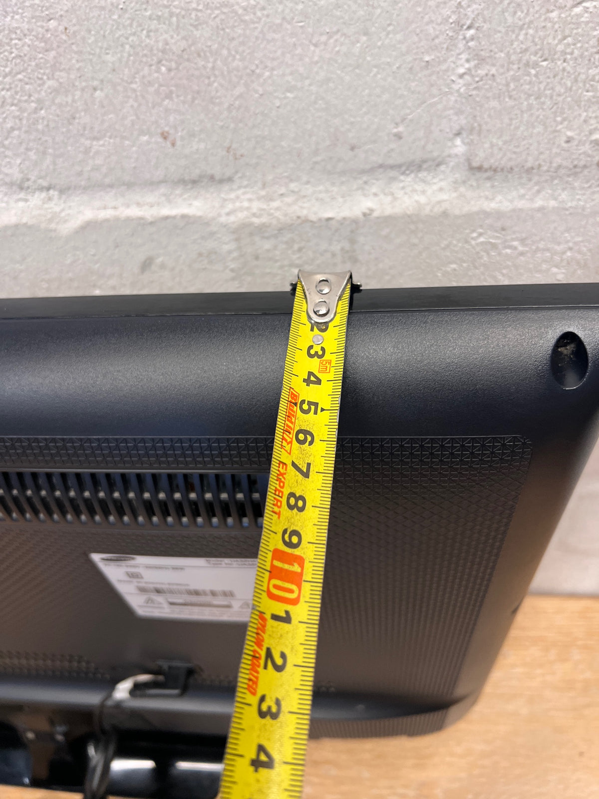 Samsung 32" LED TV with Remote Control – depth measurement