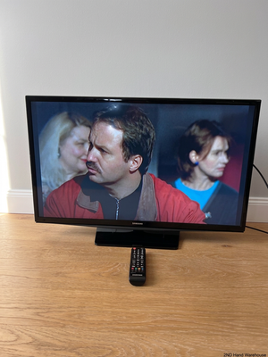 Samsung 32" LED TV with Remote Control – styled product image