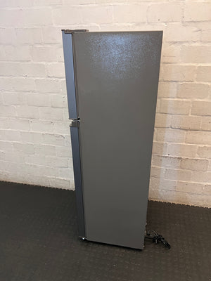 Hisense 154L Top Freezer Fridge in Titanium Silver – condition detail