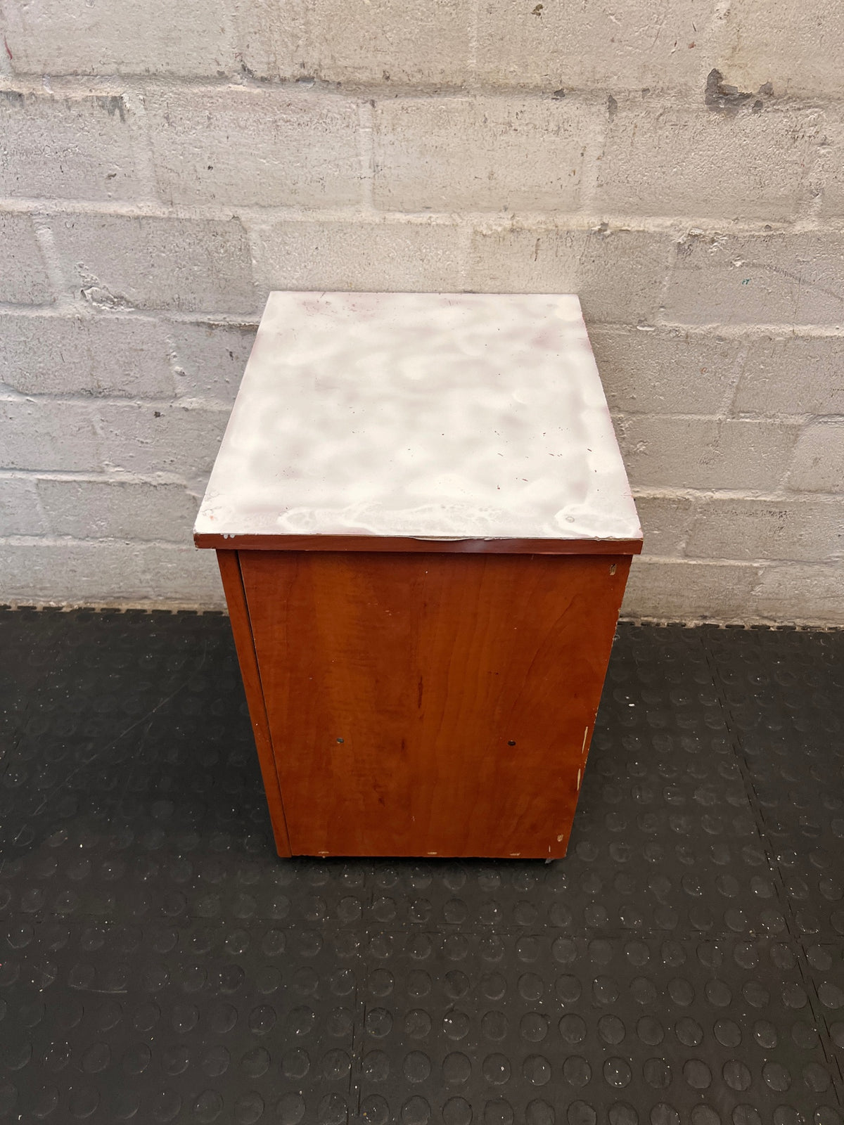 Brown Wooden Bedside Pedestal with White Top – condition detail