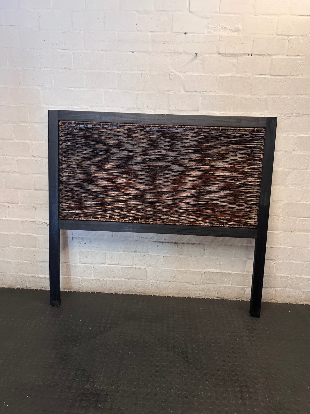 Queen Woven Wicker and Dark Wood Headboard – condition detail