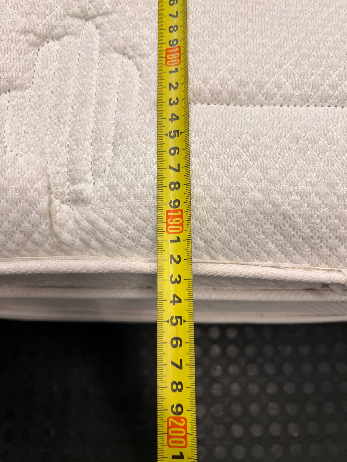 Queen Mattress and Base Set – depth measurement