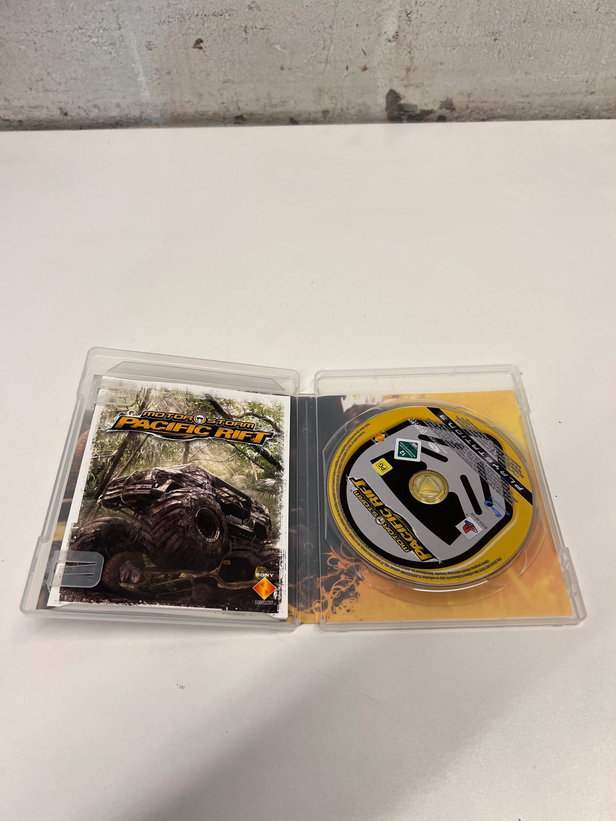 MotorStorm: Pacific Rift - PlayStation 3 Game – side view
