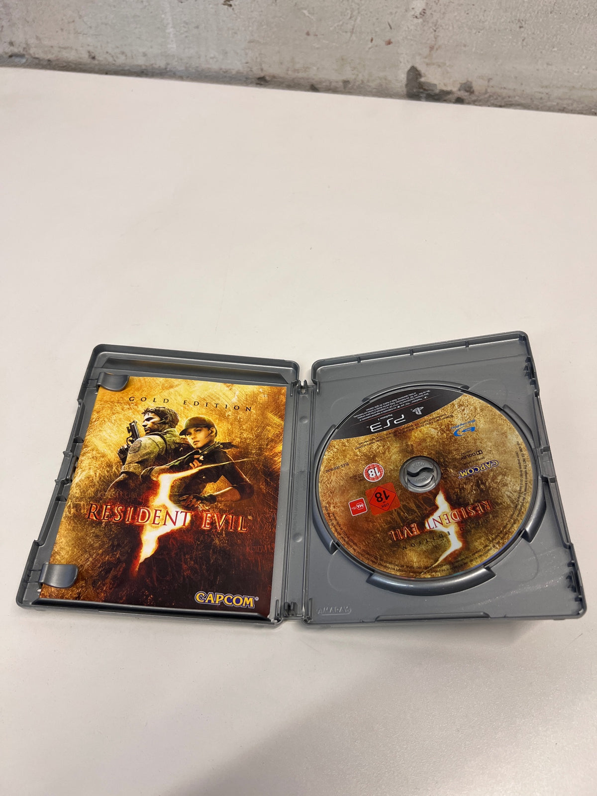 Resident Evil 5 Platinum PS3 Video Game – side view