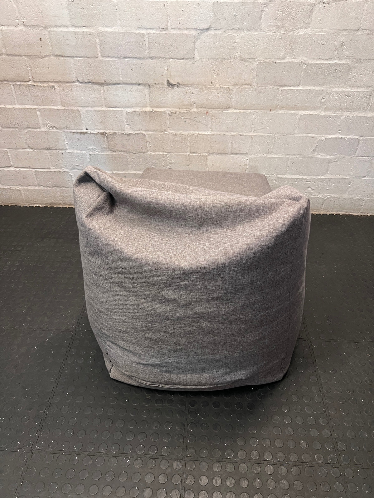 Grey Fabric Bean Bag Chair – condition detail
