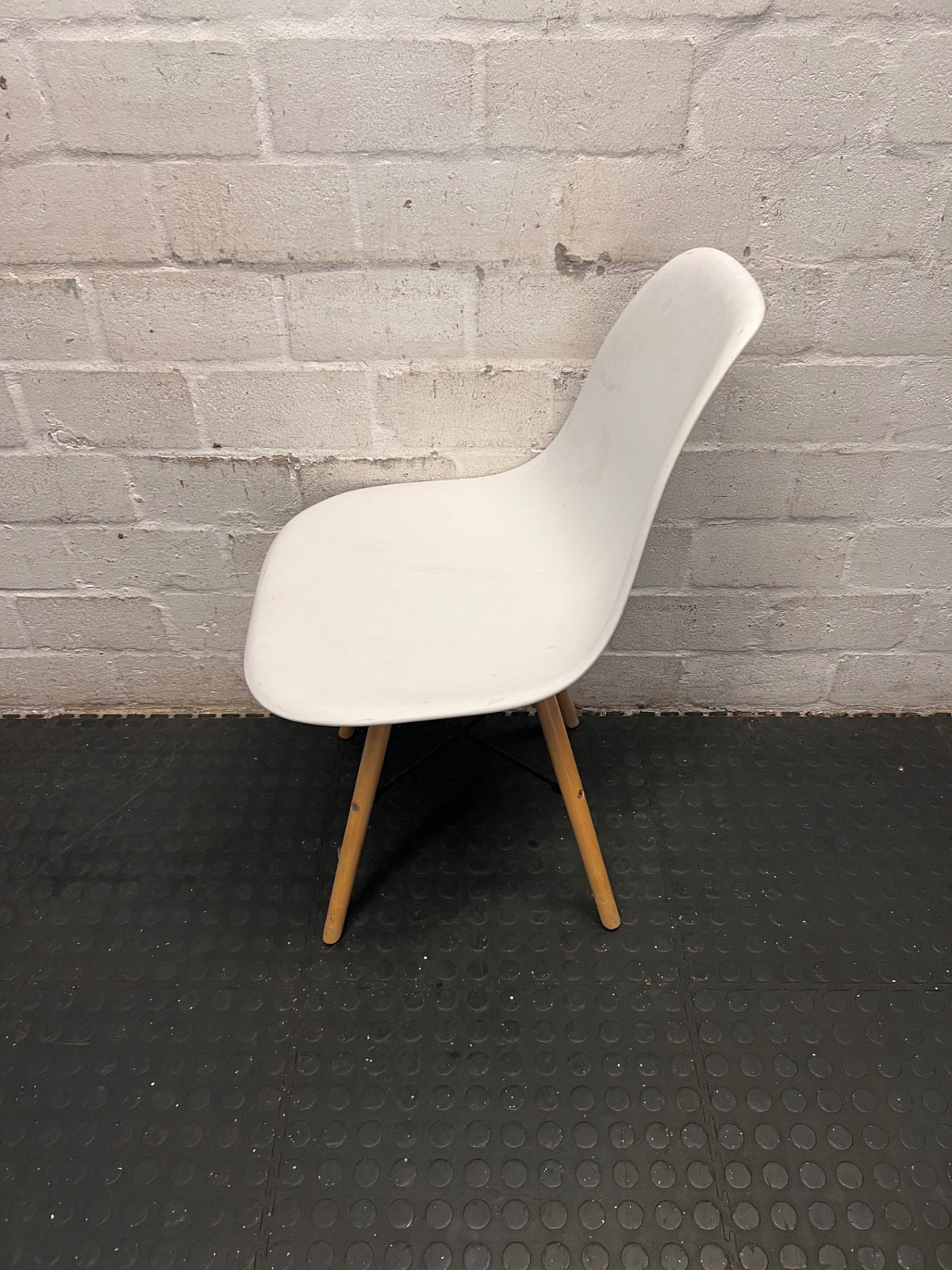 Modern White Bucket Chair with Wooden Legs – side view