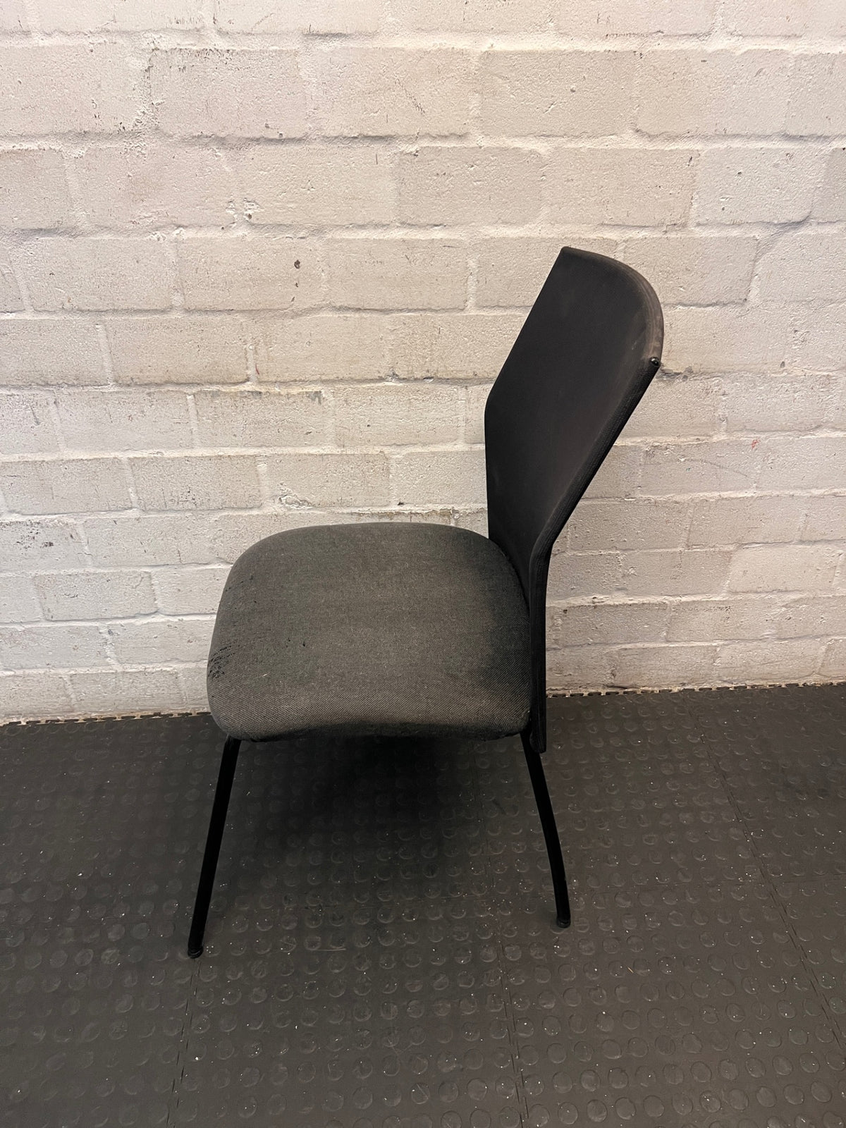 Black Mesh and Grey Fabric Office Chair – condition detail