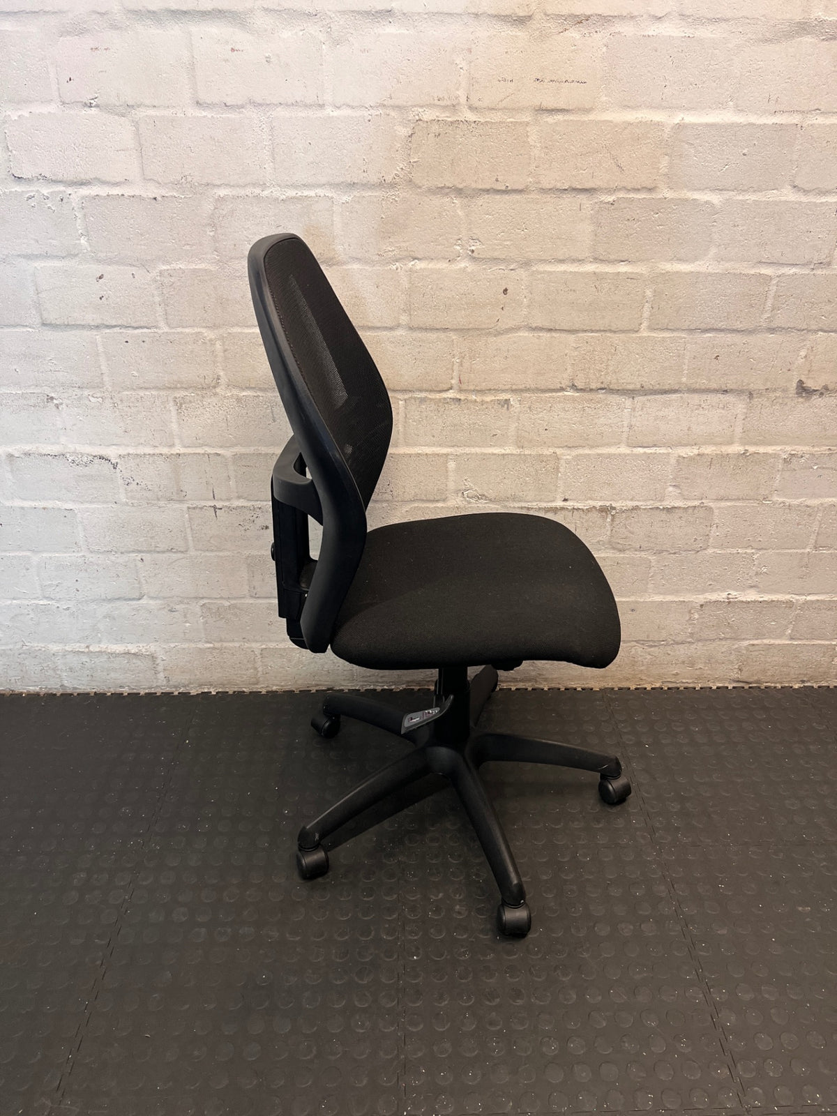 Black Mesh High Back Swivel Office Chair – back view