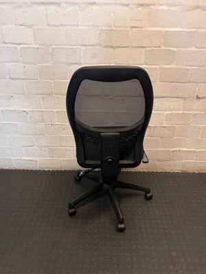 Black Mesh High Back Swivel Office Chair – condition detail