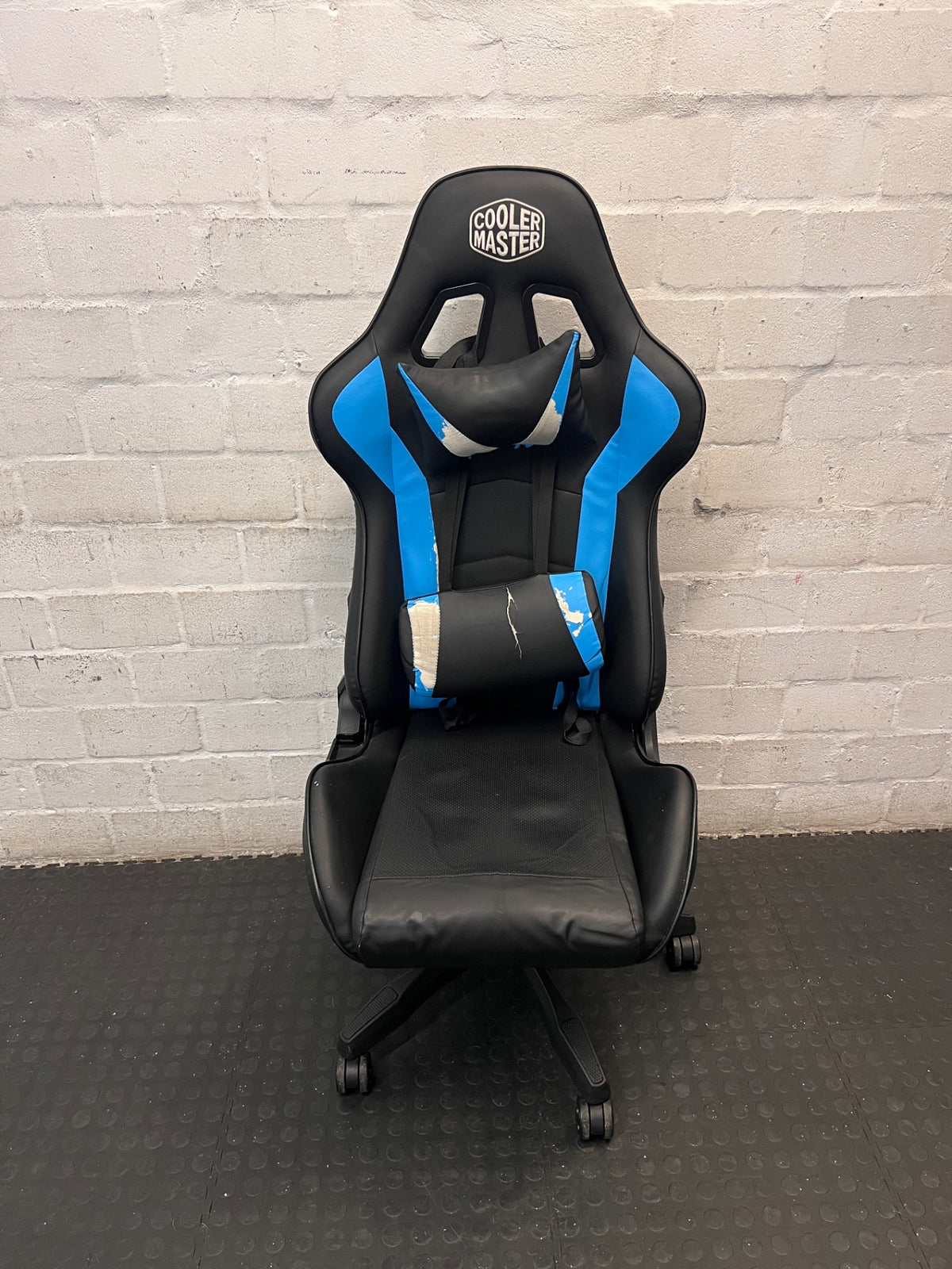 Cooler Master Ergonomic Gaming Chair with Cushions – main front view