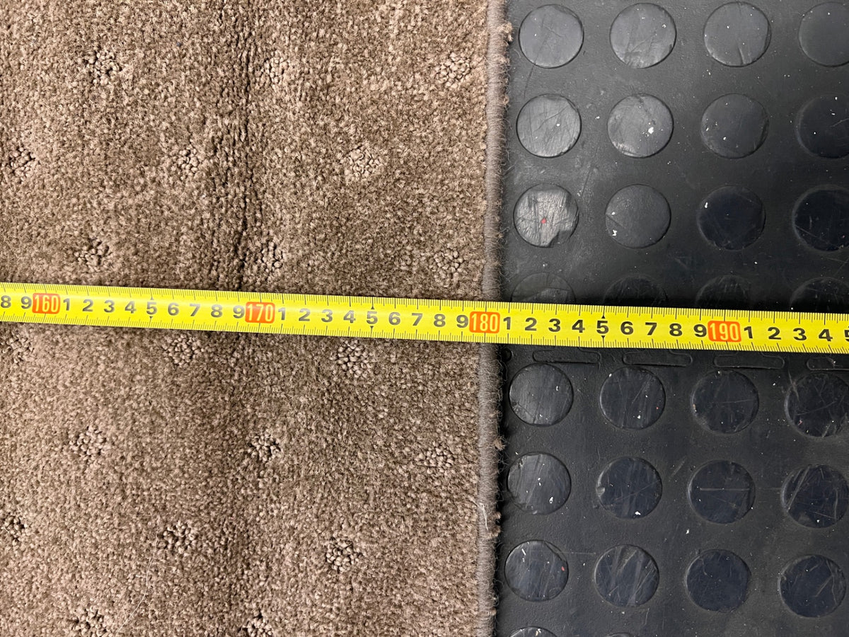 Textured Earthy Brown Area Rug (180cm x 136cm) – width measurement