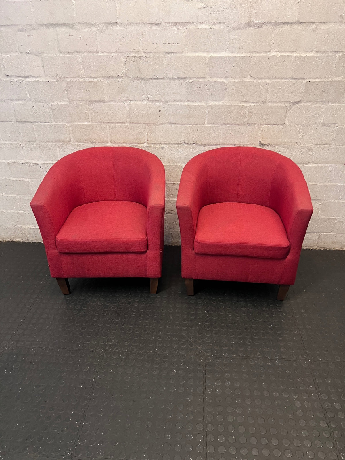 Decofurn Red Fabric Tub Chair – side view