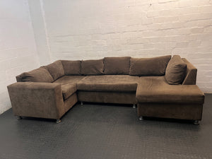 Brown Fabric U-Shape Couch with Daybed – main front view