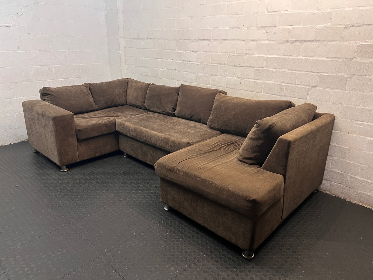 Brown Fabric U-Shape Couch with Daybed – side view
