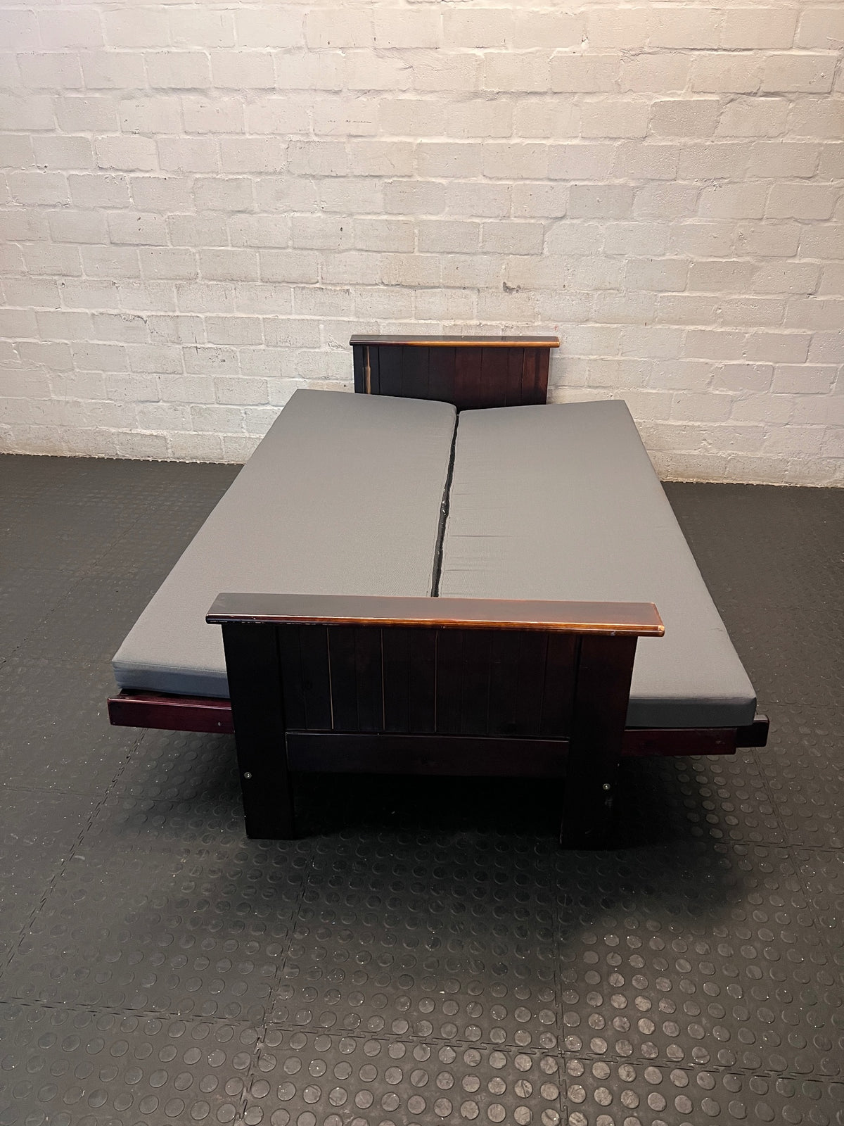 Dark Wood Sleeper Couch with Grey Mattress – condition detail