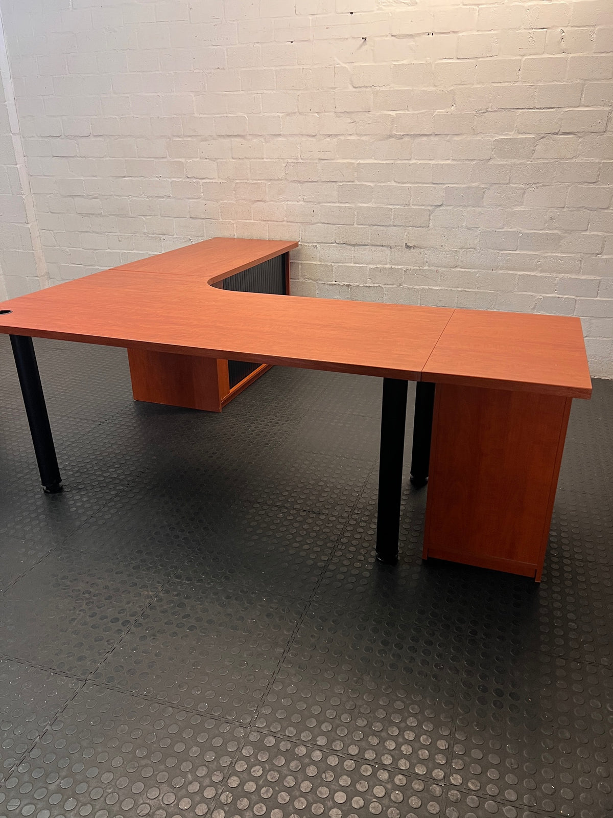 L-Shaped Office Desk with 4-Drawer Pedestal – top view