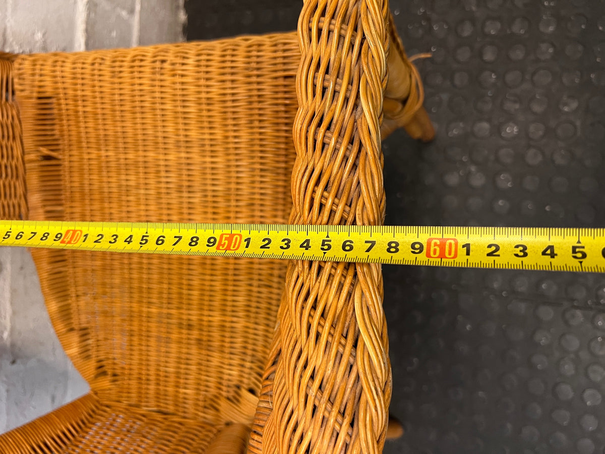 Woven Wicker Accent Chair with Curved Backrest – width measurement