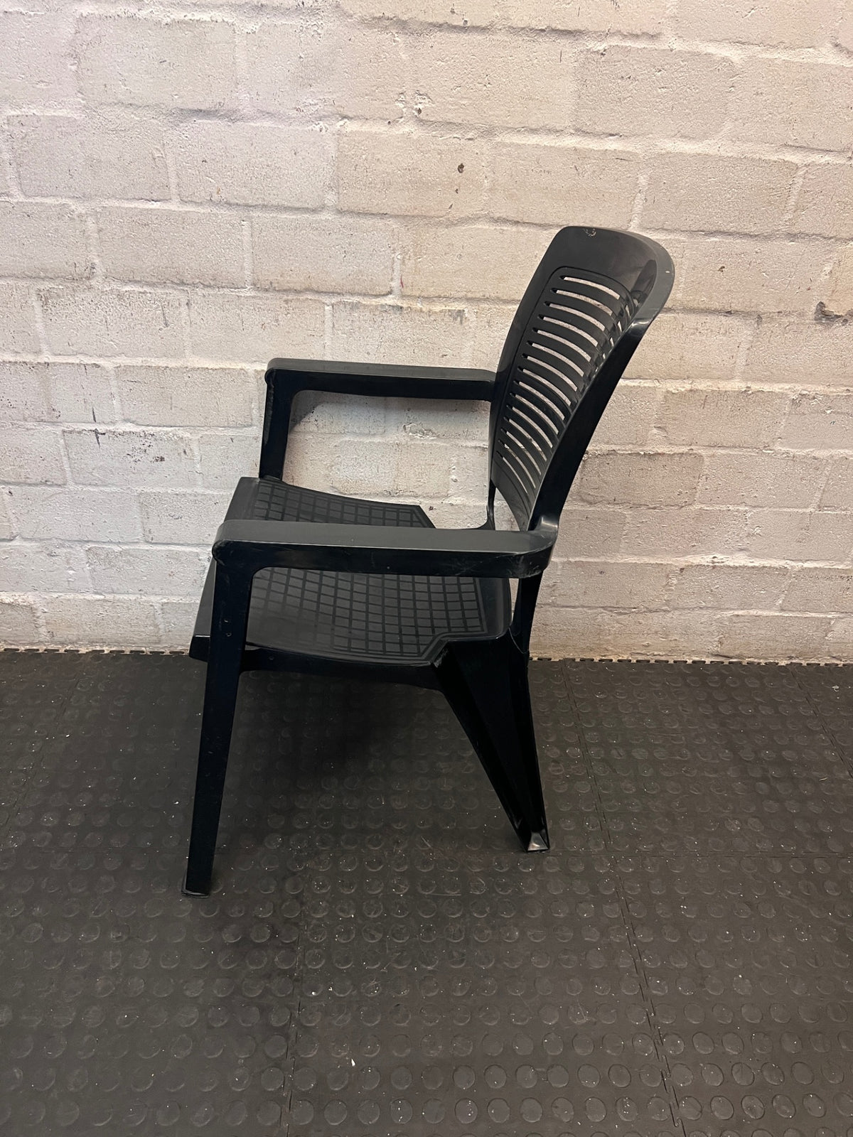 Black Plastic Outdoor Armchair – condition detail