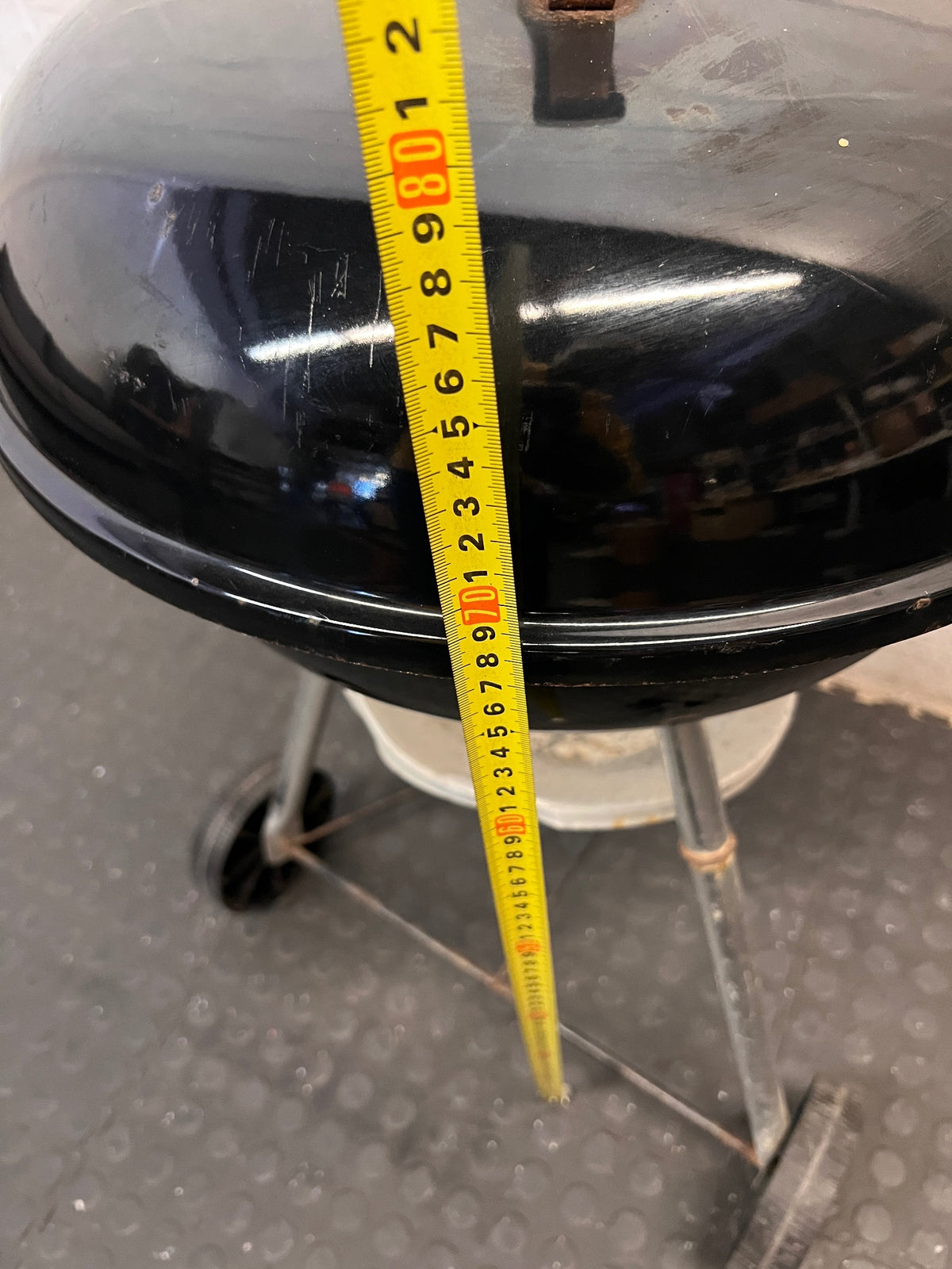 Classic Black Weber Charcoal Kettle Braai – height measurement