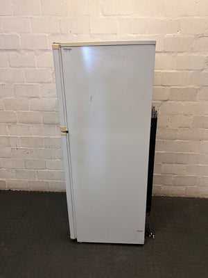 KIC White Top-Mount Fridge-Freezer with Locks — Fridge and Freezer Sections Not Cooling – condition detail
