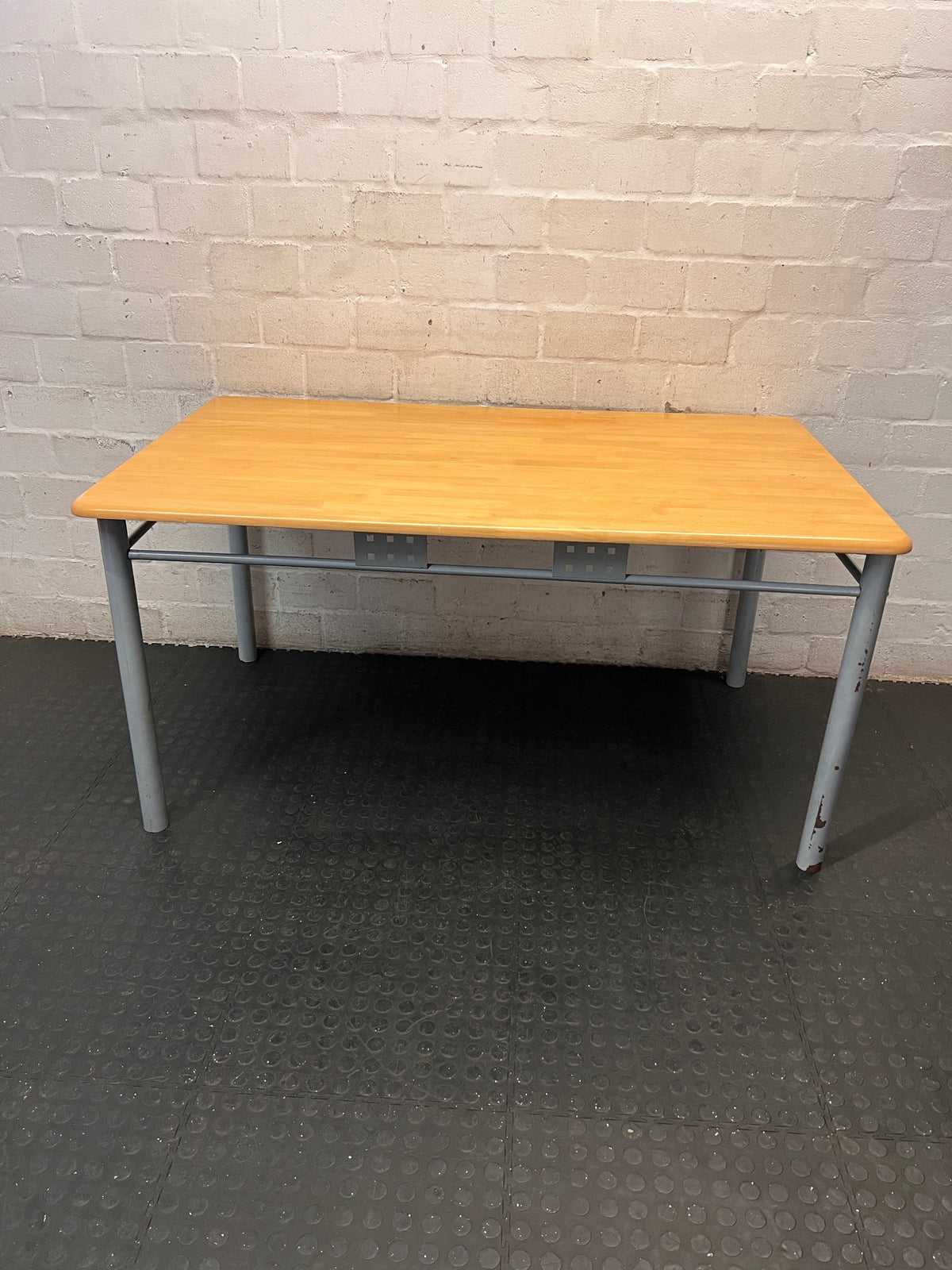 Rectangular Wood-Look Table with Grey Steel Legs – condition detail