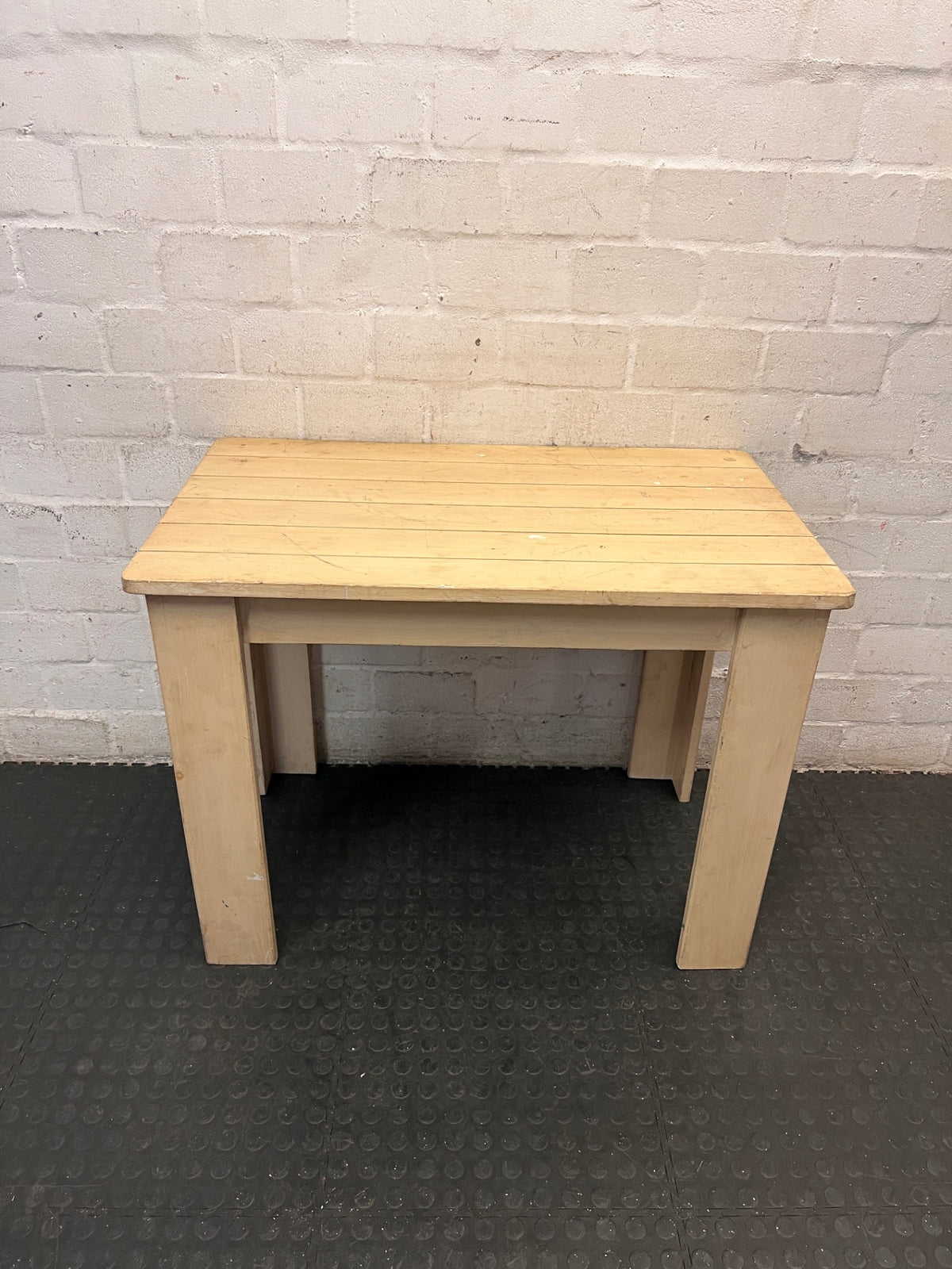 Rectangular Light Wood Slatted Table – condition detail