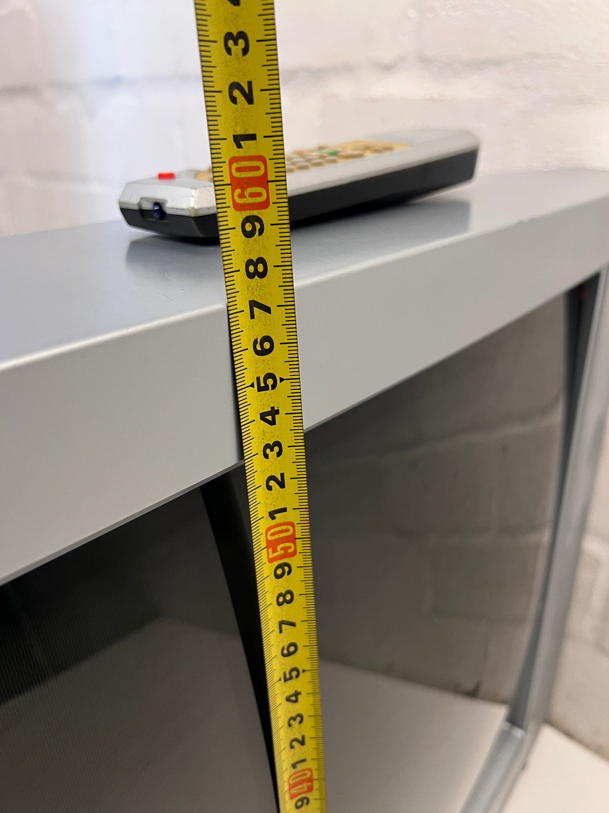 Logik Silver CRT Retro Television – height measurement