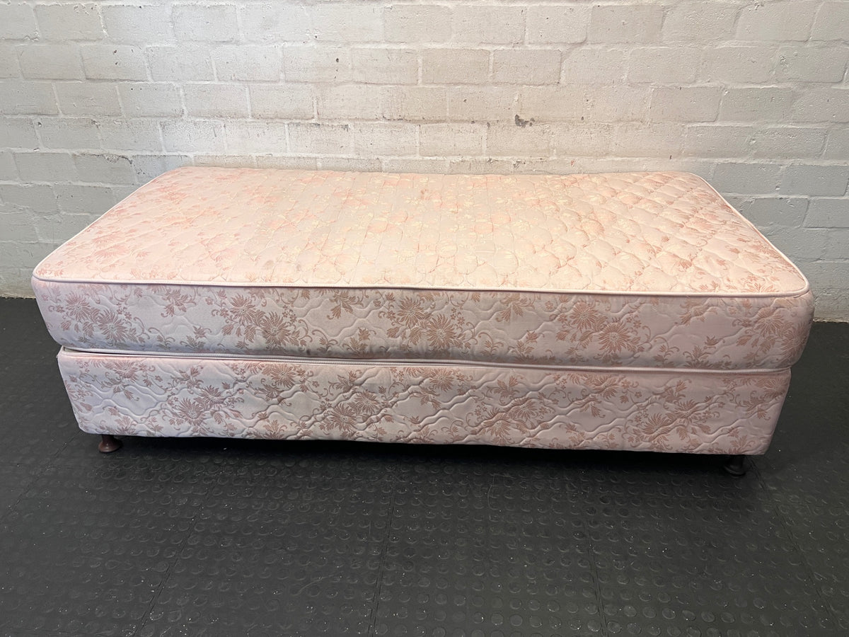 Floral Upholstered Single Base Set in Pink – side view