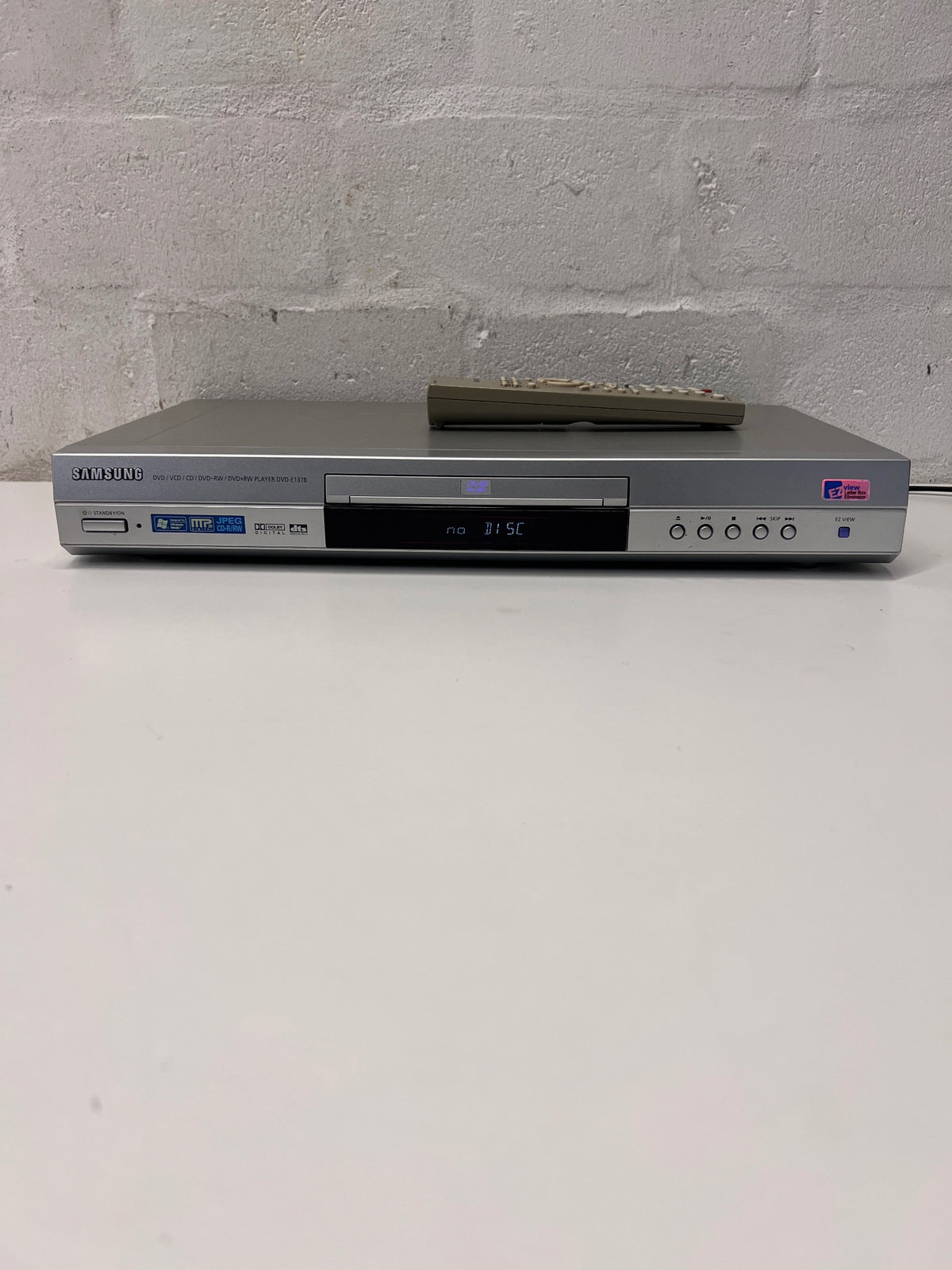 Samsung Silver DVD Player with Remote Control – main front view