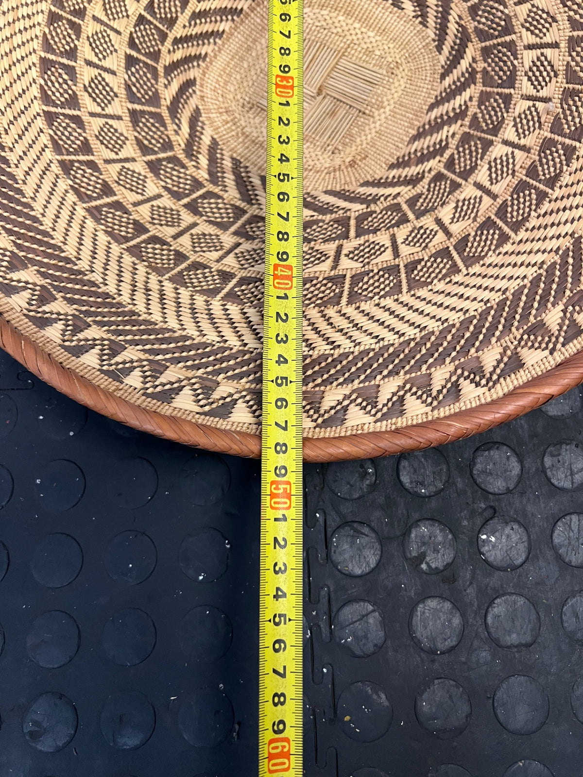 Woven Geometric Basket Tray – width measurement