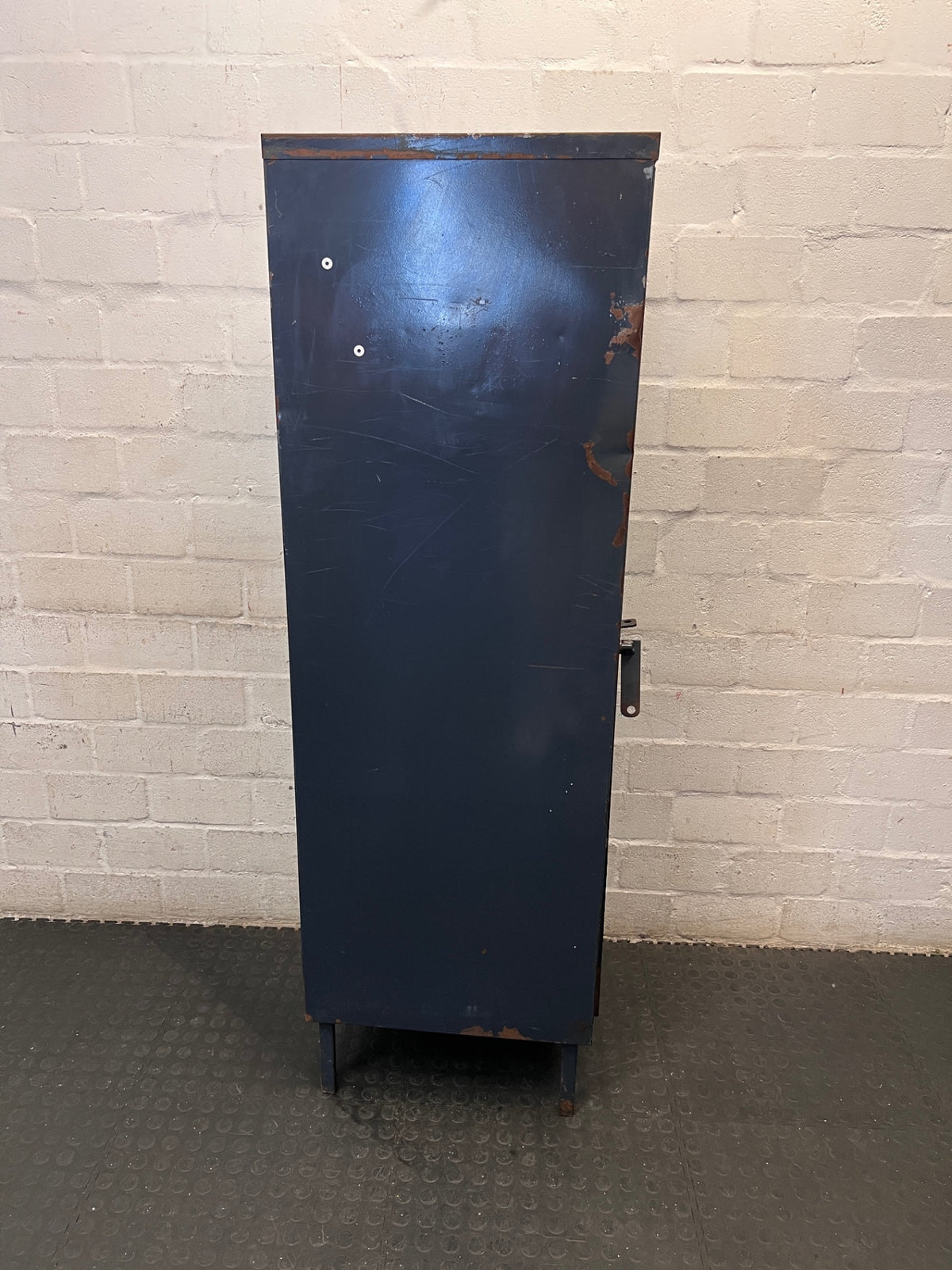 Industrial Single Door Steel Locker – top view