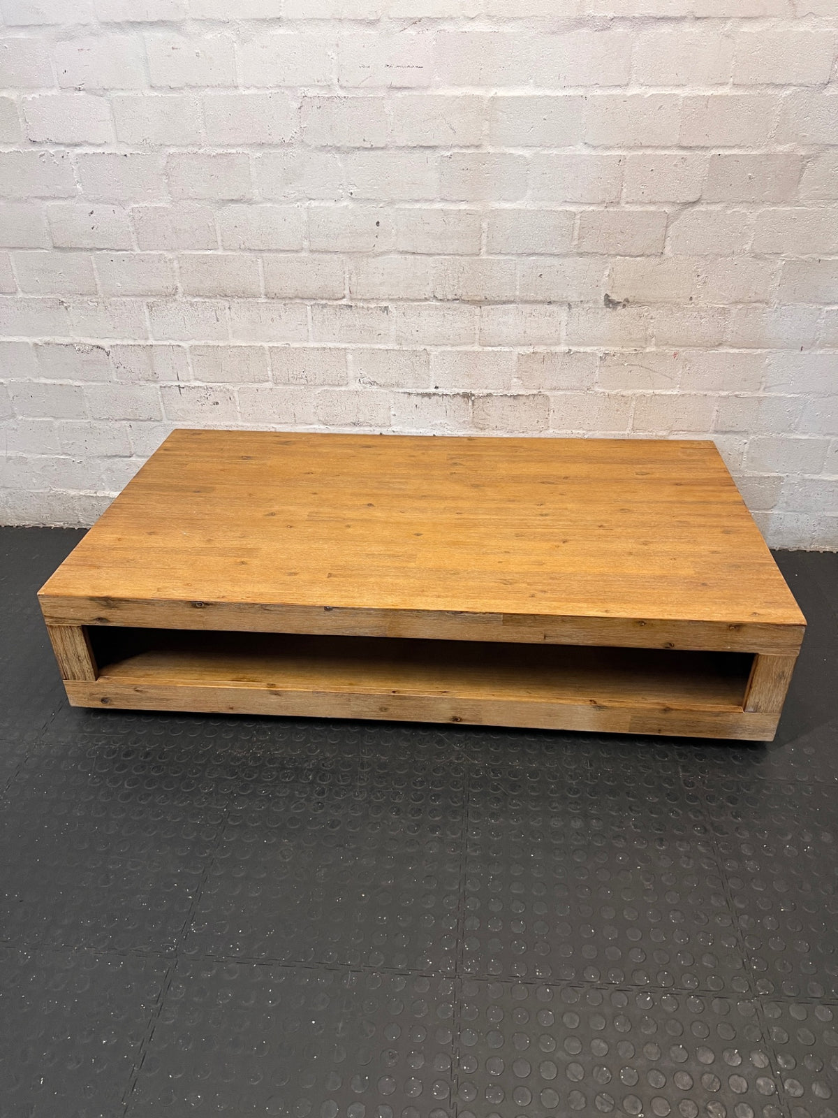Chunky Minimalist Coffee Table with Open Storage – condition detail