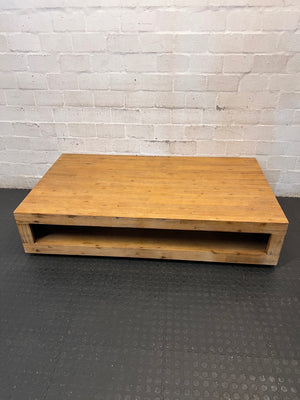 Chunky Minimalist Coffee Table with Open Storage – condition detail