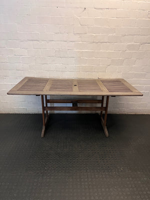 Wooden Rectangular Outdoor Dining Table – condition detail