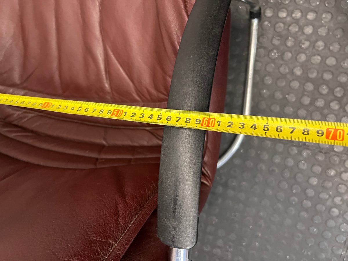 Burgundy Leather-Look Office Visitor Chair – width measurement