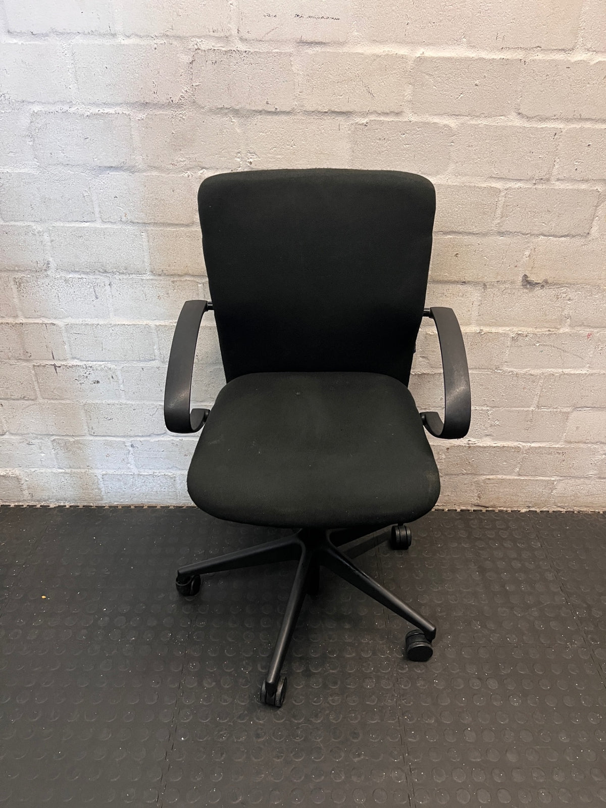 Black Mid-Back Fabric Office Swivel Chair – main front view