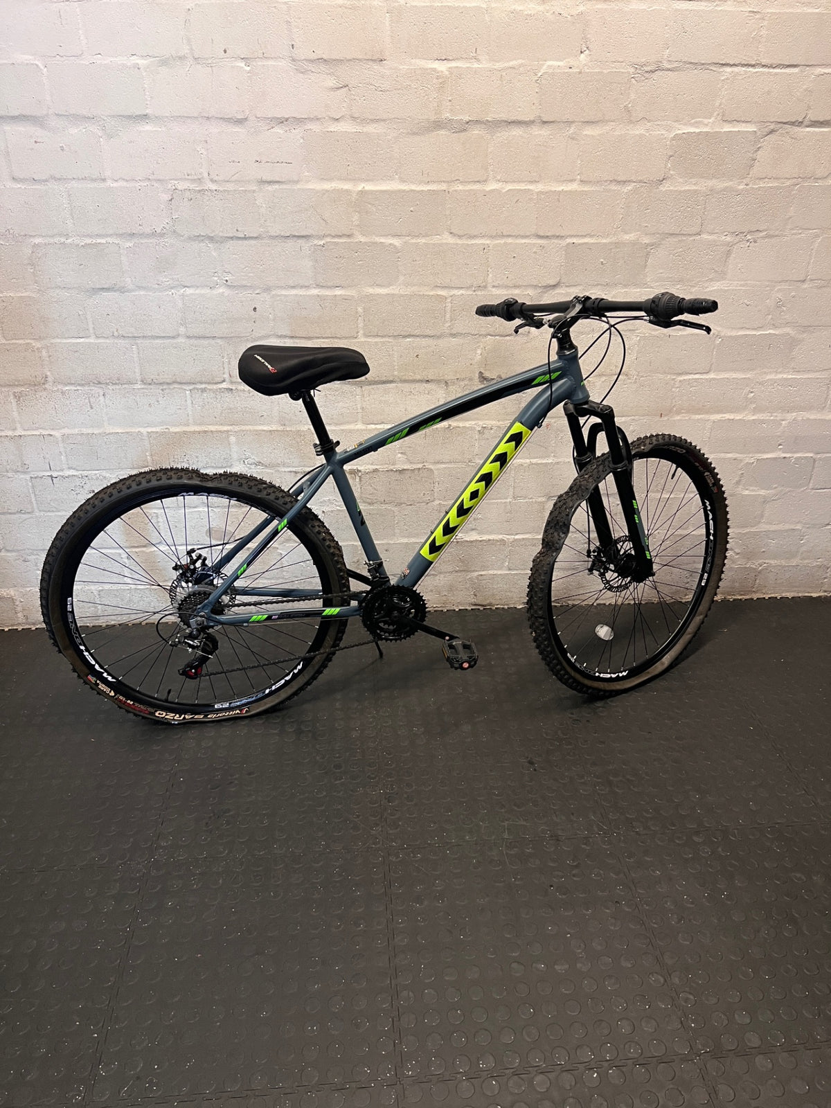 Mason Grey and Neon Mountain Bicycle – condition detail