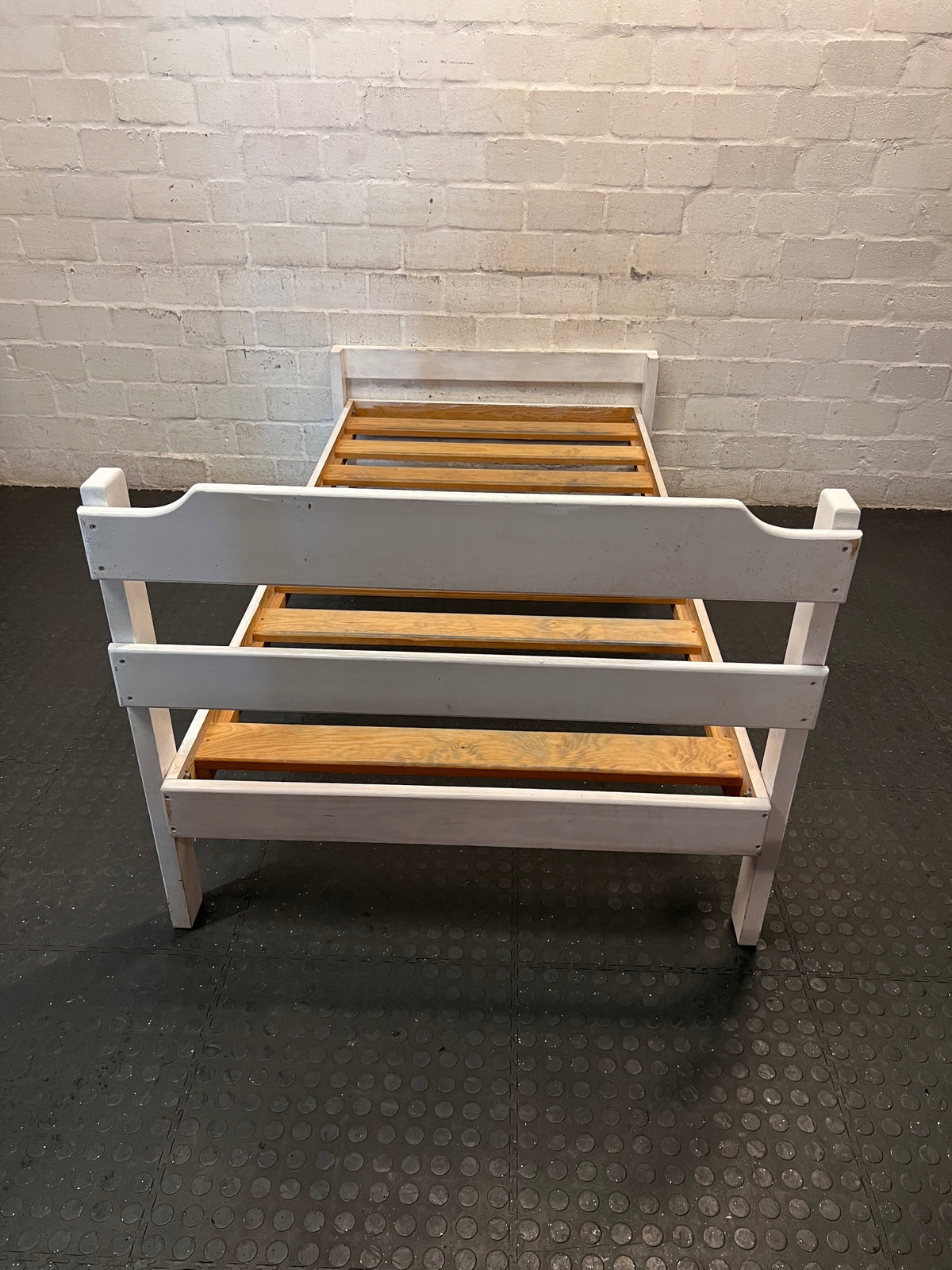 White Painted Pine Single Bed Frame – condition detail